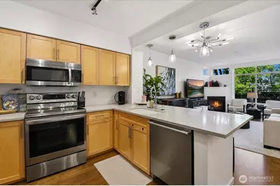 211 Kirkland Avenue #204, Kirkland, WA 98033 - Photo 3