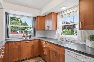 8521 S 117th St, Seattle, WA 98178 - Photo 7