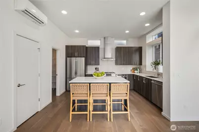 926 N 35th Street, Seattle, WA 98103 - Photo 9