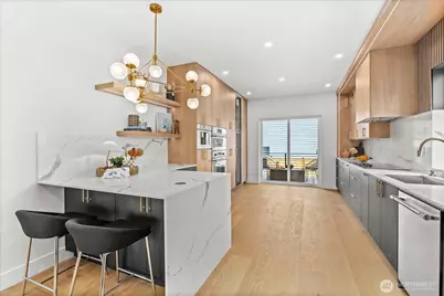 9535 Dayton Avenue N, Seattle, WA 98103 - Photo 9