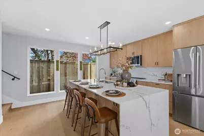 9537 Dayton Avenue N, Seattle, WA 98103 - Photo 9