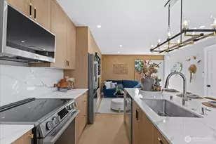 9537 Dayton Ave N, Seattle, WA 98103 - Photo 13