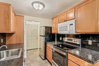 12505 NE 117th Place #J1, Kirkland, WA 98034 - Photo 11