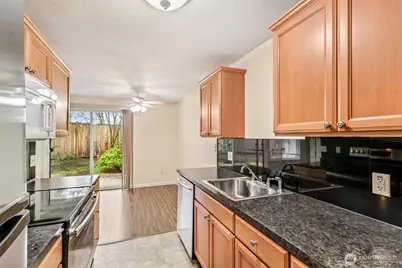 12505 NE 117th Place #J1, Kirkland, WA 98034 - Photo 13