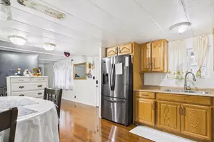 827 W Valley Hwy, Kent, WA 98032 - Photo 5