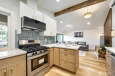 9321 Renton Avenue S, Seattle, WA 98118 - Photo 11