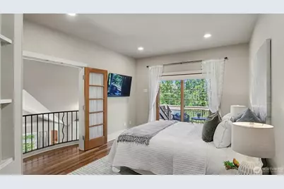 13730 Main Street, Bellevue, WA 98005 - Photo 23