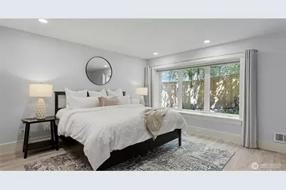 13730 Main Street, Bellevue, WA 98005 - Photo 33