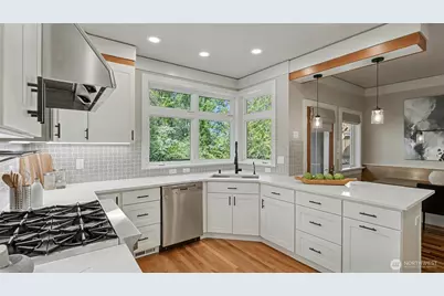 13730 Main Street, Bellevue, WA 98005 - Photo 11