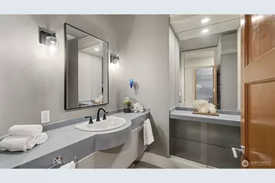 13730 Main Street, Bellevue, WA 98005 - Photo 21