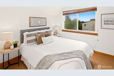 9219 Stone Avenue N, Seattle, WA 98103 - Photo 17
