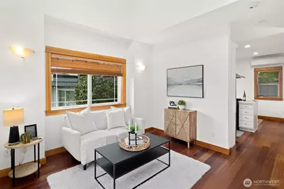 9219 Stone Avenue N, Seattle, WA 98103 - Photo 7