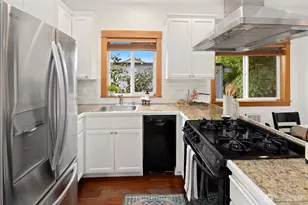 9219 Stone Ave N, Seattle, WA 98103 - Photo 11