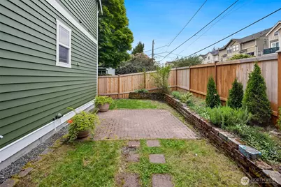 9219 Stone Avenue N, Seattle, WA 98103 - Photo 5