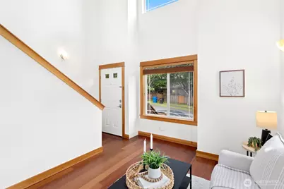 9219 Stone Avenue N, Seattle, WA 98103 - Photo 9