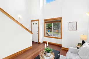 9219 Stone Ave N, Seattle, WA 98103 - Photo 9