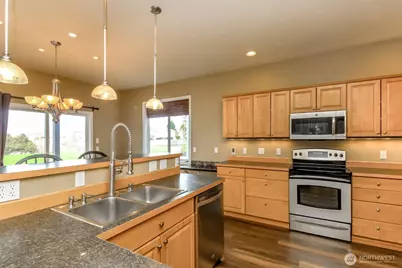 17806 106th Street E, Bonney Lake, WA 98391 - Photo 11