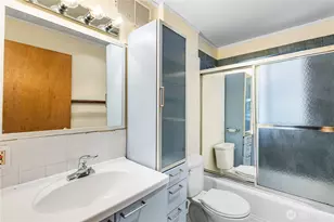 2701 NE 90th St, Seattle, WA 98115 - Photo 7