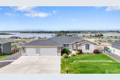 426 Viewmont Drive SE, Moses Lake, WA 98837 - Photo 1