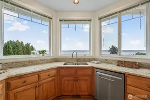 1411 Crestview Dr, Camano Island, WA 98282 - Photo 15