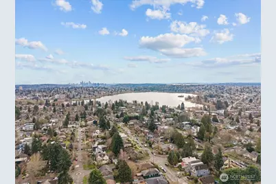 8250 Corliss Avenue N, Seattle, WA 98103 - Photo 25