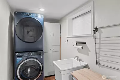 8250 Corliss Avenue N, Seattle, WA 98103 - Photo 11
