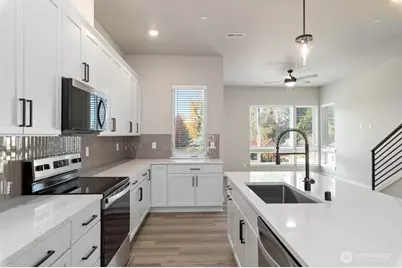 12814 66th Avenue S, Seattle, WA 98178 - Photo 9