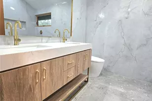 2419 Federal Ave E, Seattle, WA 98102 - Photo 11
