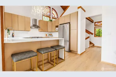 2419 Federal Avenue E, Seattle, WA 98102 - Photo 5