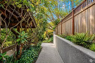 2419 Federal Ave E, Seattle, WA 98102 - Photo 25