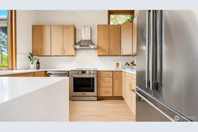 2419 Federal Avenue E, Seattle, WA 98102 - Photo 7