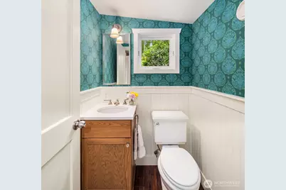 2403 11th Avenue W, Seattle, WA 98119 - Photo 21