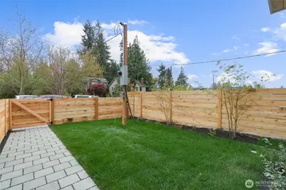 8815 Densmore Avenue N, Seattle, WA 98103 - Photo 39