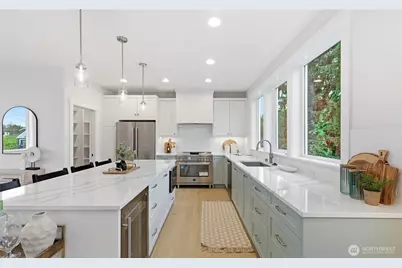 8815 Densmore Avenue N, Seattle, WA 98103 - Photo 9