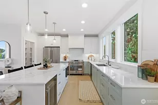 8815 Densmore Ave N, Seattle, WA 98103 - Photo 9