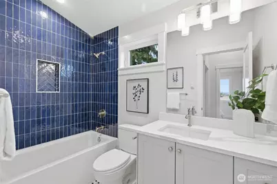 8815 Densmore Avenue N, Seattle, WA 98103 - Photo 31