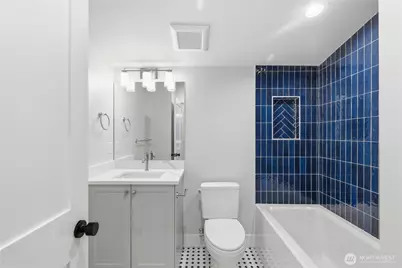 8817 Densmore Avenue N, Seattle, WA 98103 - Photo 17