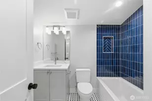 8817 Densmore Ave N, Seattle, WA 98103 - Photo 17