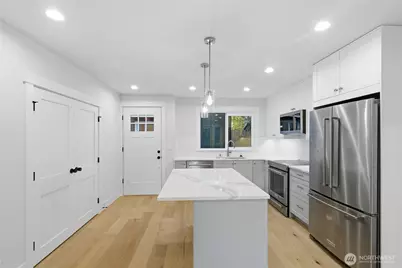 8817 Densmore Avenue N, Seattle, WA 98103 - Photo 7