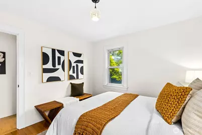705 N 104th Street, Seattle, WA 98133 - Photo 9