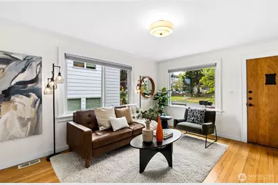 705 N 104th Street, Seattle, WA 98133 - Photo 3