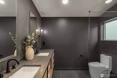14035 Densmore Avenue N, Seattle, WA 98133 - Photo 17