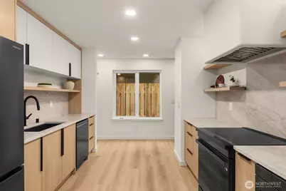 14035 Densmore Avenue N, Seattle, WA 98133 - Photo 7
