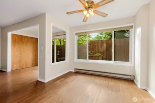 2210 NE 92nd St, Seattle, WA 98115 - Photo 11