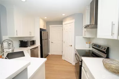 4815 NE 5th Street, Renton, WA 98059 - Photo 9