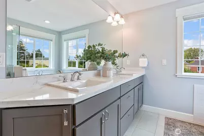 8050 29th Avenue NW, Seattle, WA 98117 - Photo 21