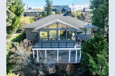 3430 39th Avenue W, Seattle, WA 98199 - Photo 1