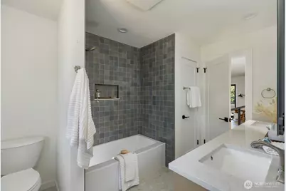 3430 39th Avenue W, Seattle, WA 98199 - Photo 21