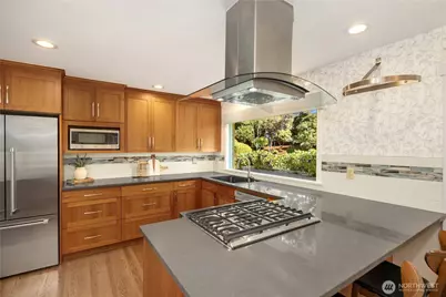 3409 Magnolia Blvd W, Seattle, WA 98199 - Photo 9