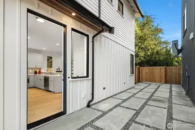 7064 Cleopatra Place NW, Seattle, WA 98117 - Photo 23